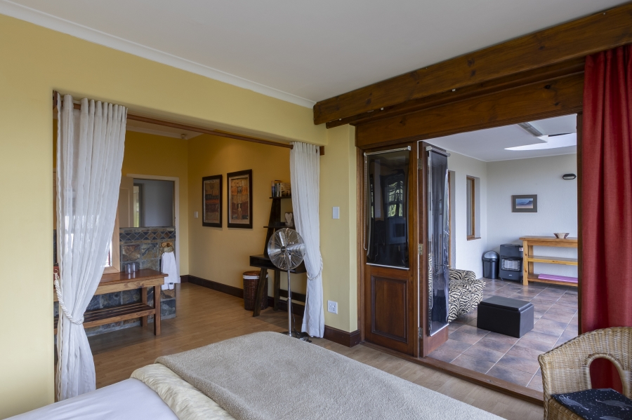 6 Bedroom Property for Sale in Roundhay Western Cape